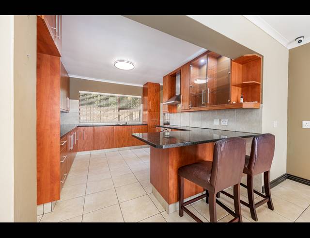 7 BEDROOM FREEHOLD FOR SALE IN EVERSDAL HEIGHTS